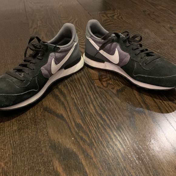 Nike internationalist women’s sneaker. Size 9. - Picture 6 of 7